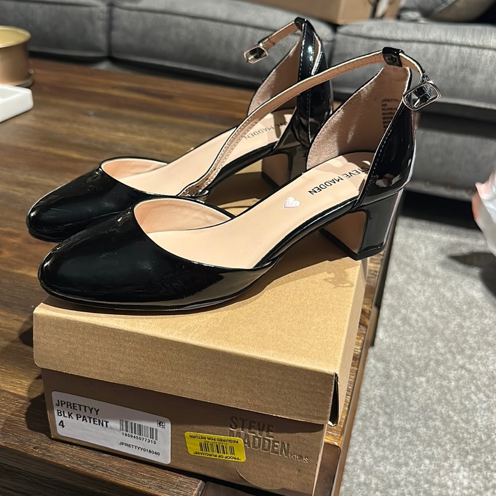 Steve Madden Black Patent leather heels size 4 girls